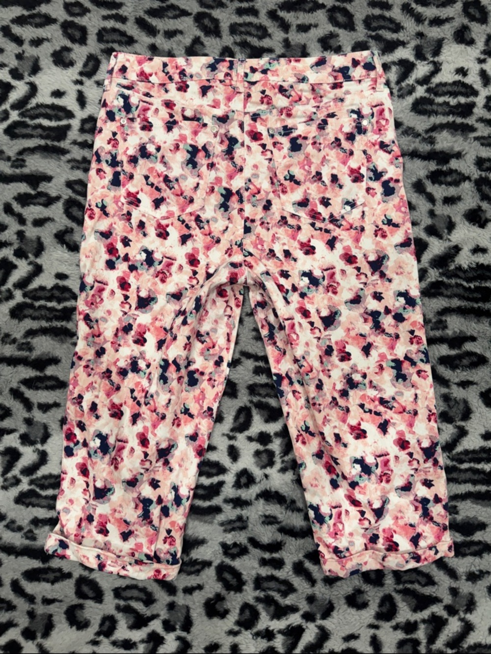Gloria Vanderbilt Pink Floral Capri Shorts - Picture 6 of 6